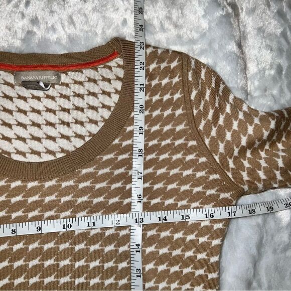 Banana Republic Tan White Houndstooth Sweater - Picture 3 of 4